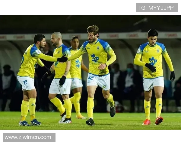 卡利亚里主场迎战克罗托内双方争夺关键积分的激烈对决 卡利亚里主场迎战克罗托内双方争夺关键积分的激烈对决